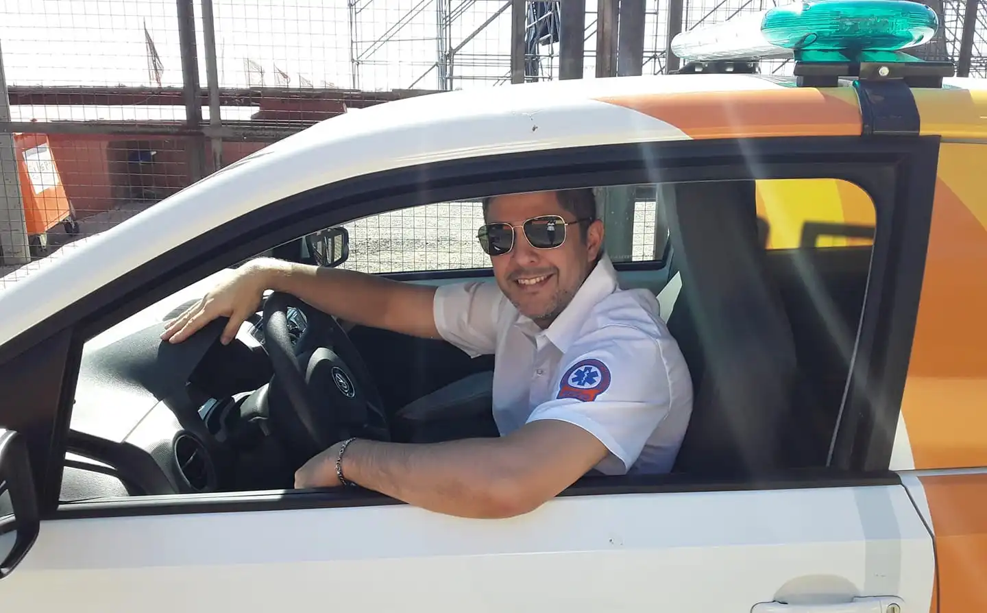 Matías Banegas en su último día como enfermero en una empresa de emergencias